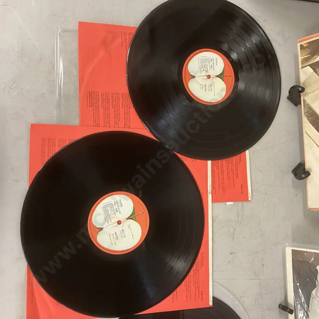 The Beatles 1962/1966 2LP Vinyl Gatefold With Lyric Sleeves PCSP 717 & Greatest Hits PMCM 7533 - New Zealand Pressings Image 1++