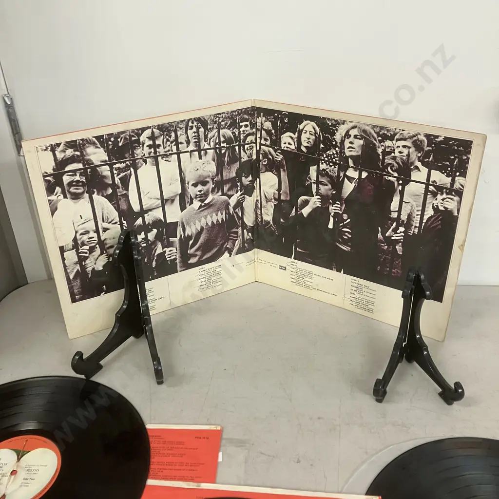 The Beatles 1962/1966 2LP Vinyl Gatefold With Lyric Sleeves PCSP 717 & Greatest Hits PMCM 7533 - New Zealand Pressings Image 1++