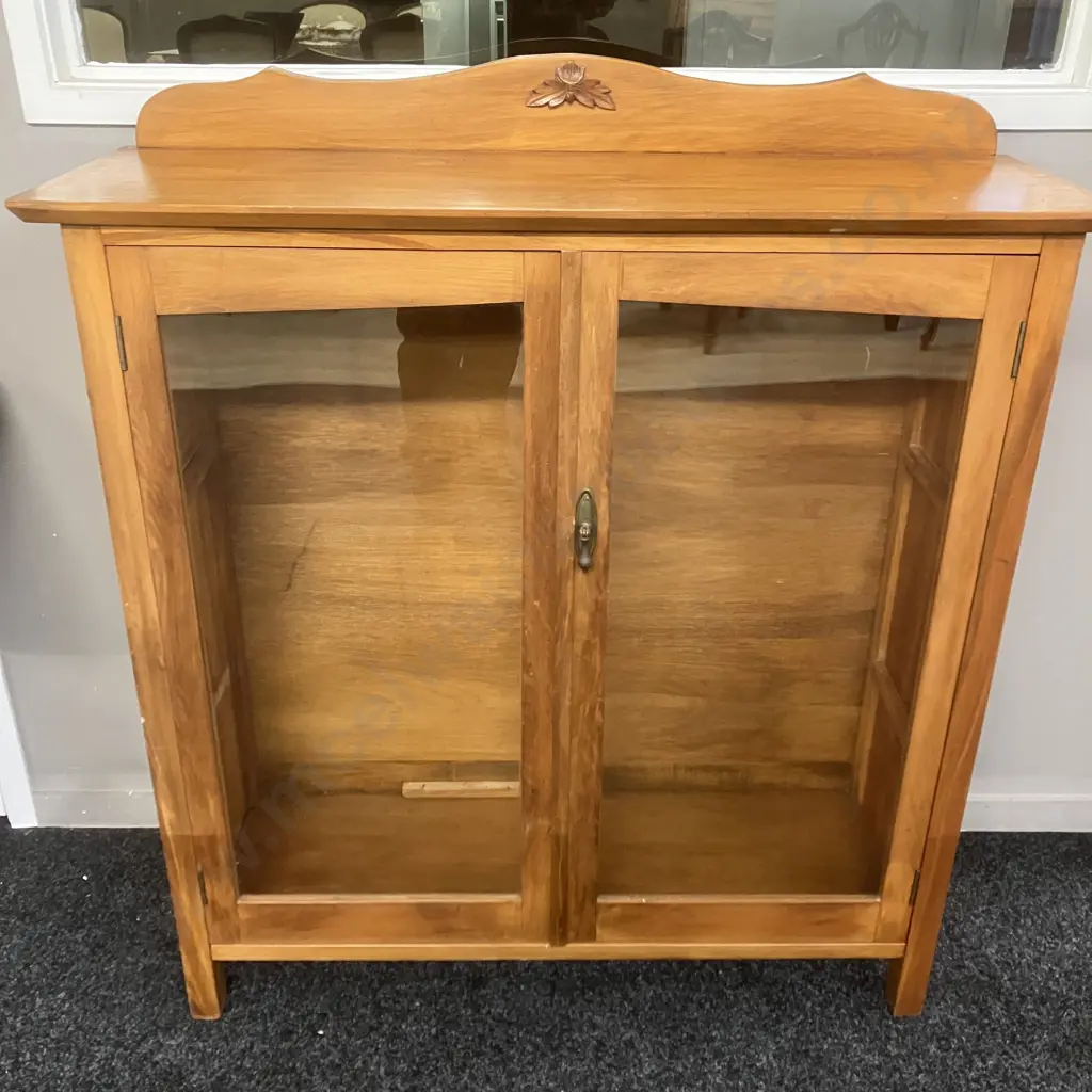 Rimu Glazed Bookcase, Carved Detail At Top (No Shelves). H109 W96 D32cm Image 1++