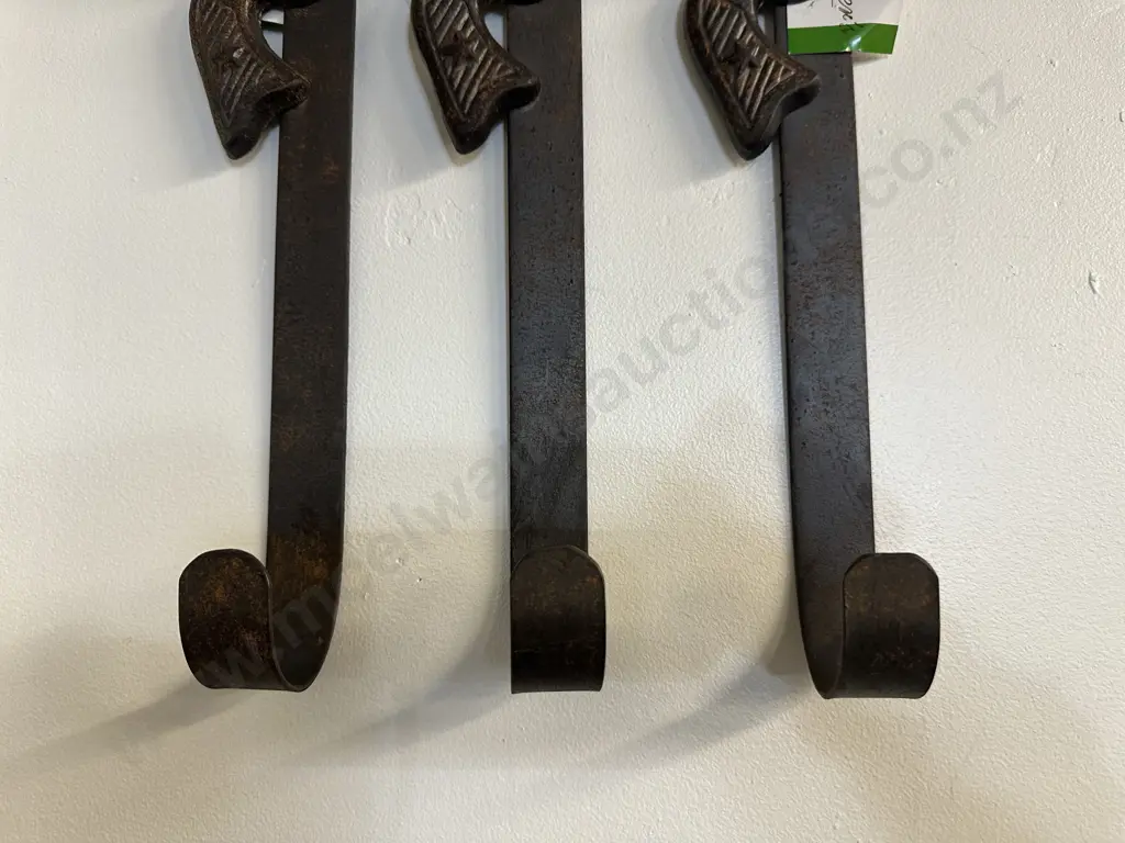 Gardeners Gift Decorative Gun Over Door Hooks x3 Image 1++