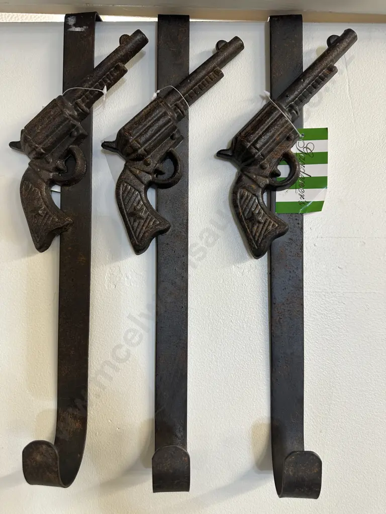 Gardeners Gift Decorative Gun Over Door Hooks x3 Image 1++