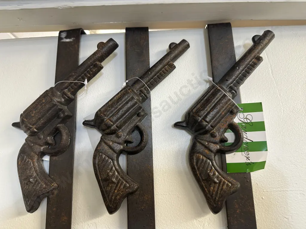 Gardeners Gift Decorative Gun Over Door Hooks x3 Image 1++