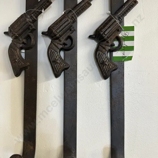 Gardeners Gift Decorative Gun Over Door Hooks x3