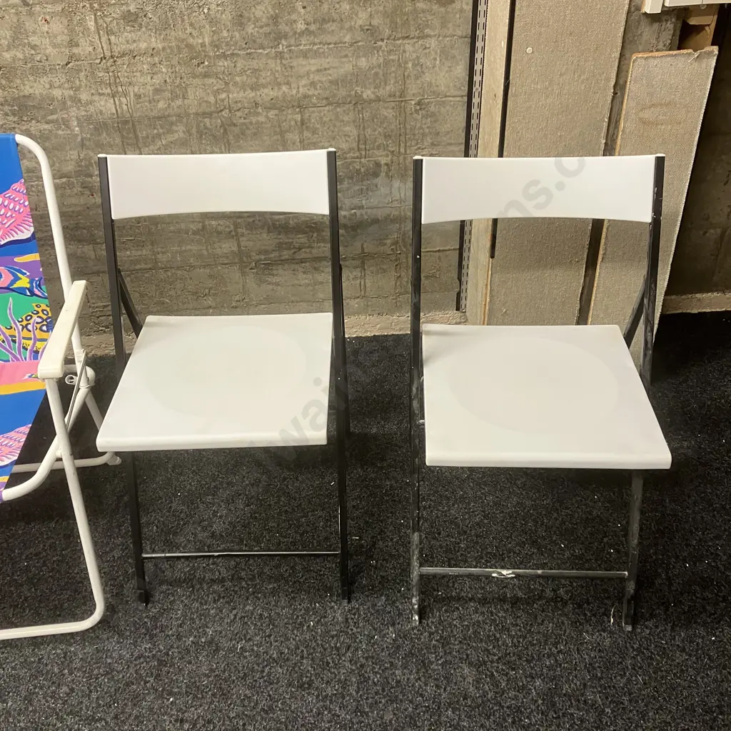 Pair of White Folding Chairs & Sprung Folding Beach Chairs Image 1++