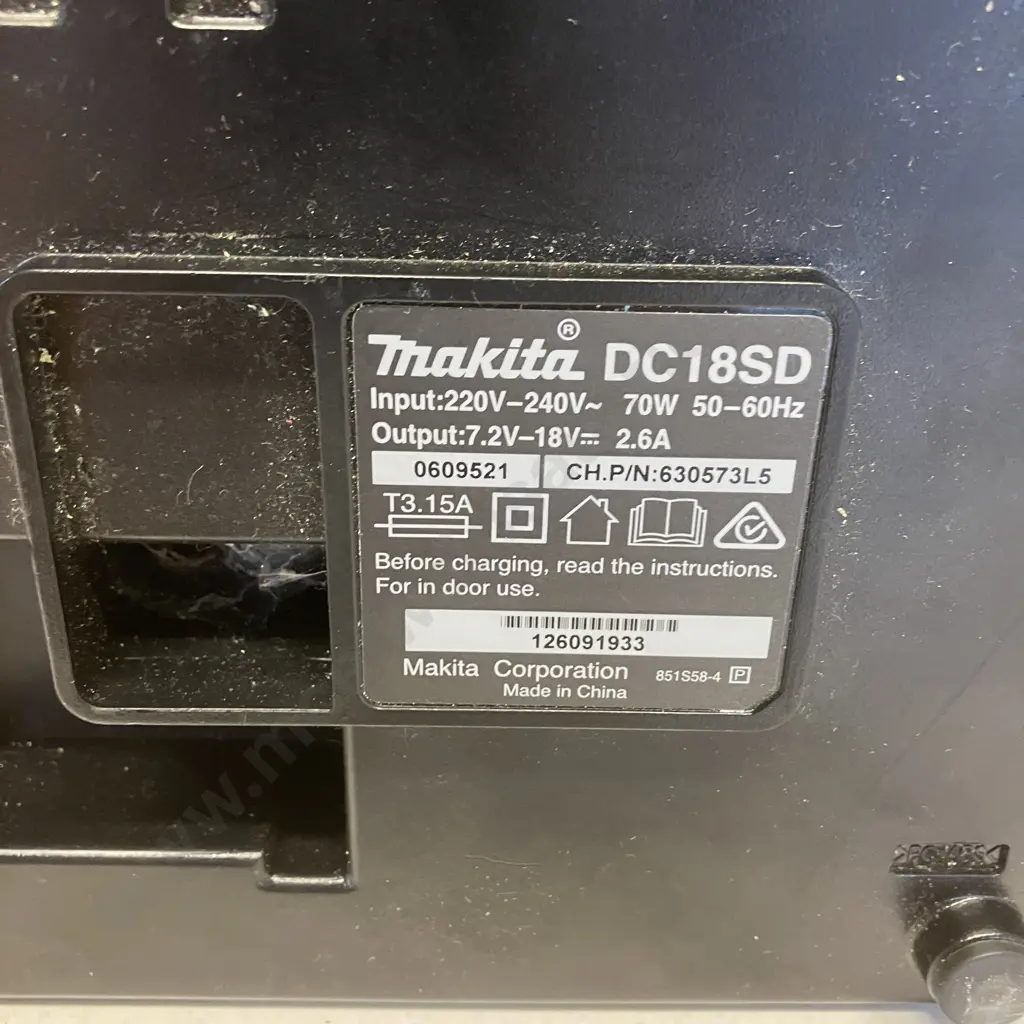 Makita DC18SD LXT Charger 7.2-18v With 1.5Ah Battery Image 1++