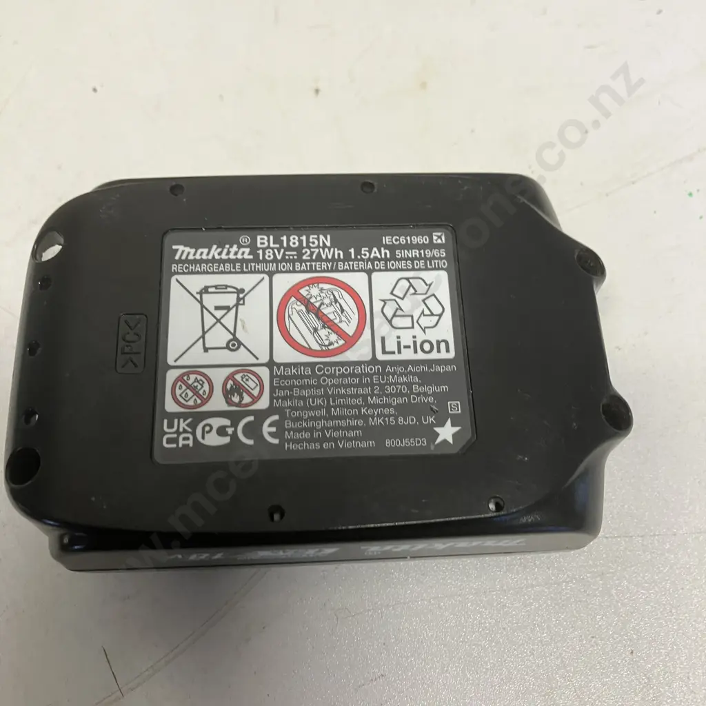 Makita DC18SD LXT Charger 7.2-18v With 1.5Ah Battery Image 1++