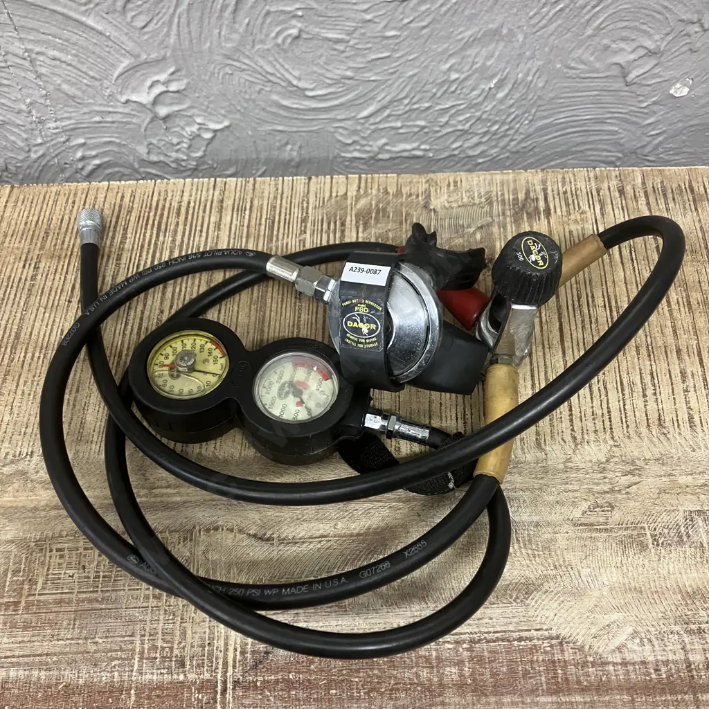 Dacor PBD Scuba Regulator with Dacor Gauge Console (LBS/IN & Feet) Image 1++