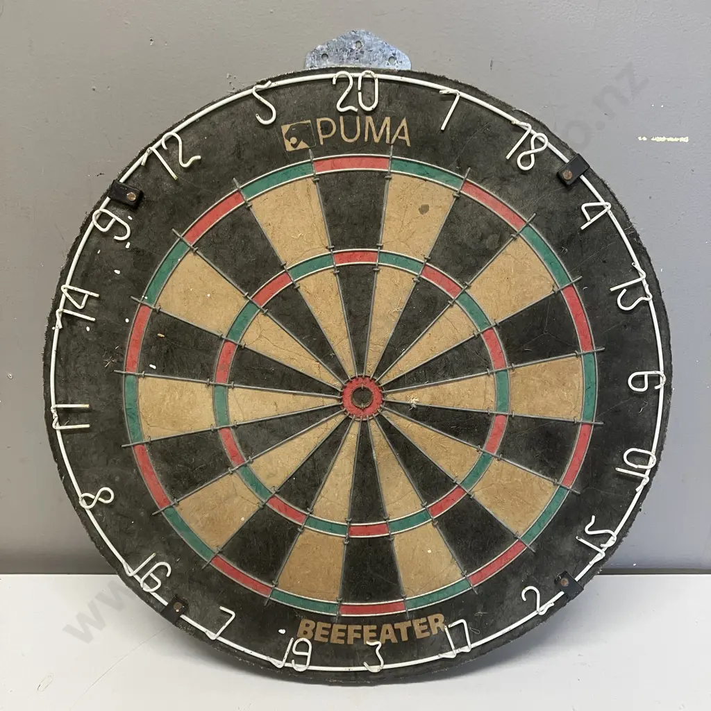 PUMA Beefeater Dart Board Image 1++