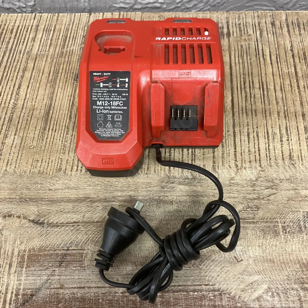 Milwaukee M12-18FC 12v And 18v Rapid Charger Image 1++