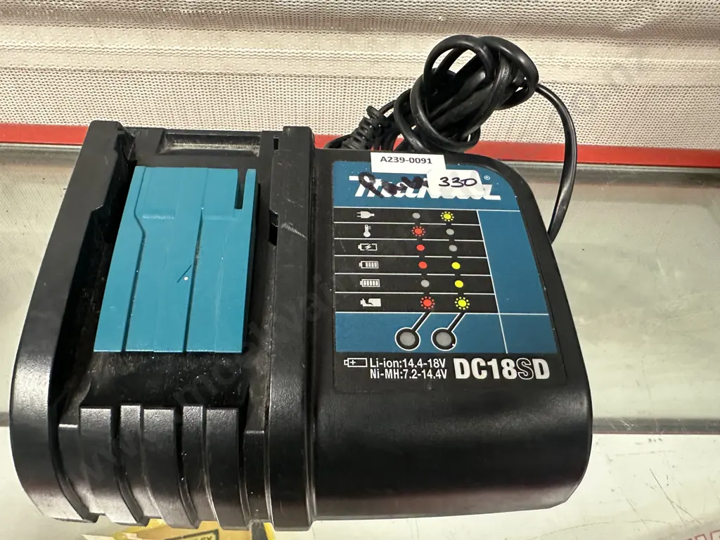Makita DC18SD Battery Charger Image 1++