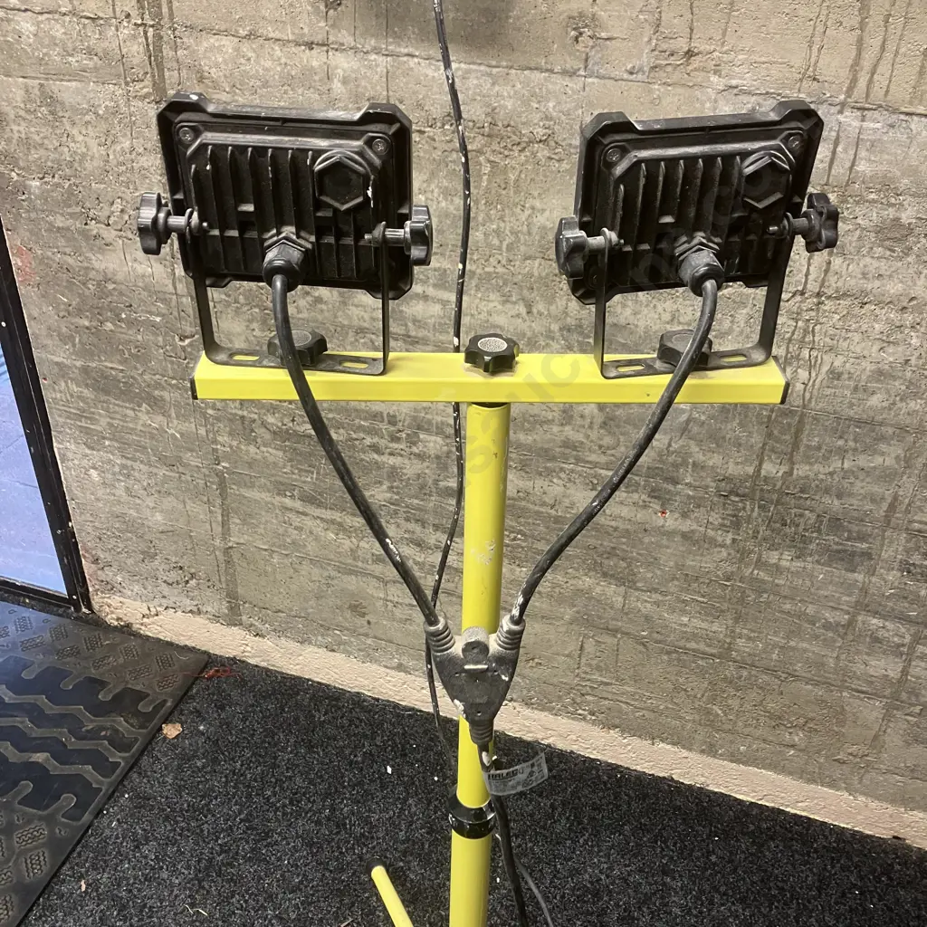 Arlec LED  Worklight Model WL0210 Image 1++