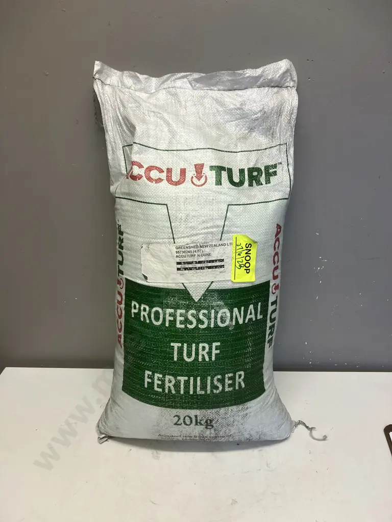 AccuTurf Professional Turf Fertiliser 20 Kg Bag Image 1++