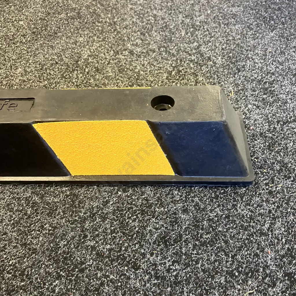 DexSafe Rubber Wheel Stop. 10 x 165cm Image 1++