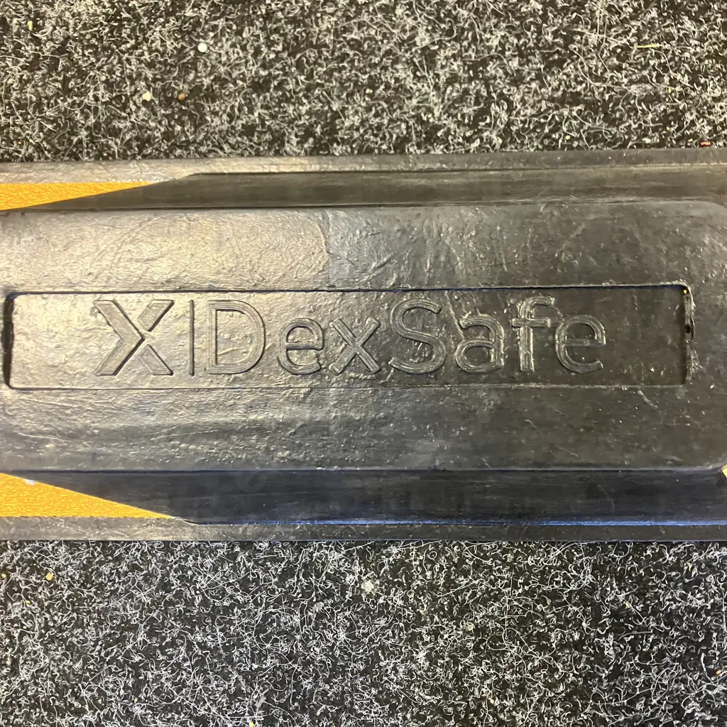 DexSafe Rubber Wheel Stop. 10 x 165cm Image 1++