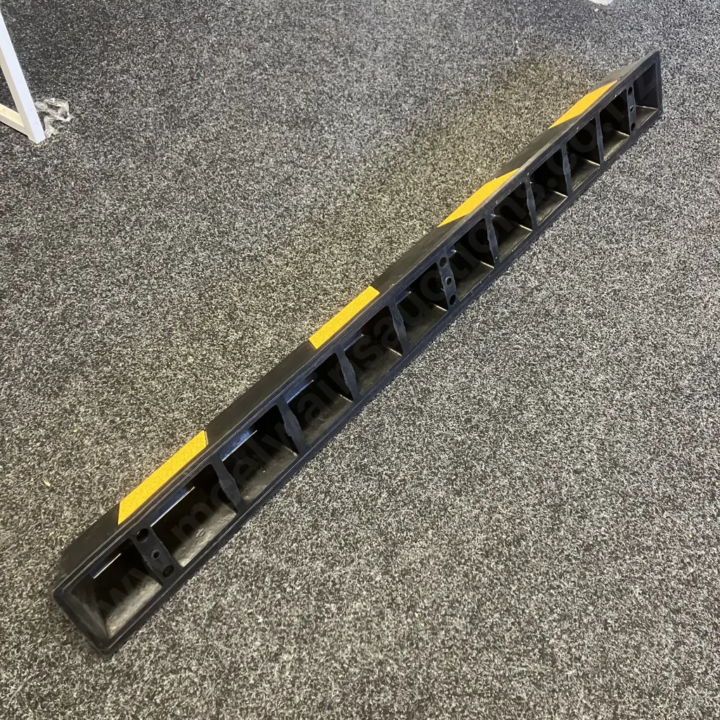 DexSafe Rubber Wheel Stop. 10 x 165cm Image 1++