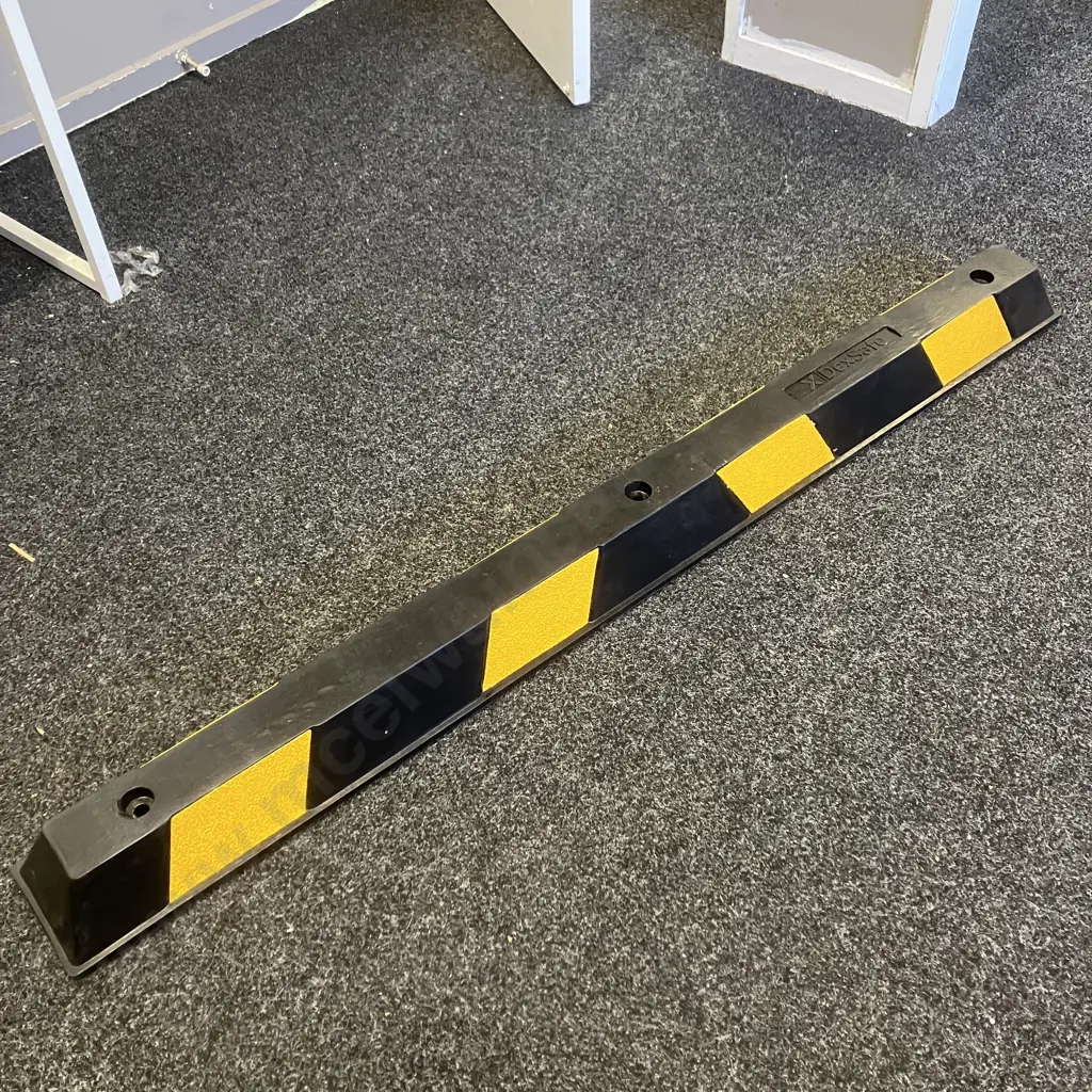 DexSafe Rubber Wheel Stop. 10 x 165cm Image 1++