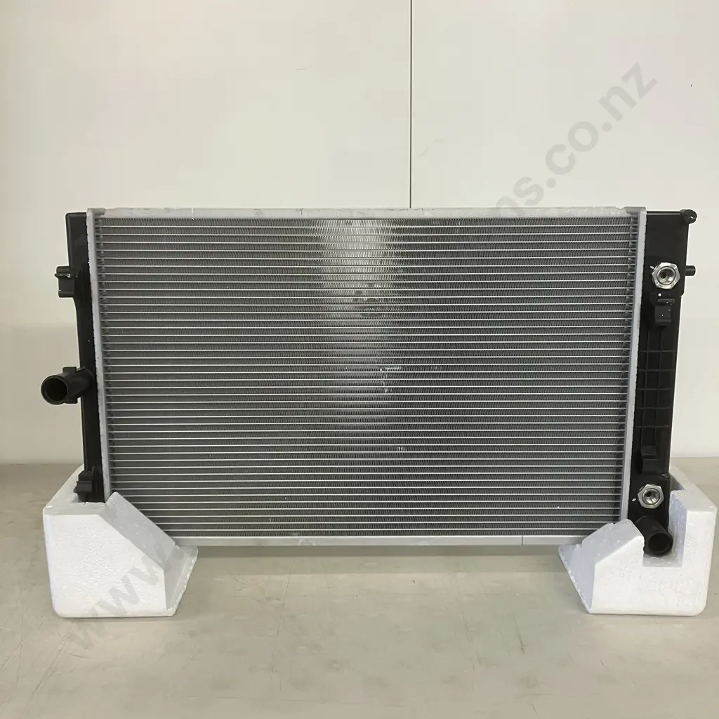 Jayrad Radiator - JR1055V, Suits Commodore VZ V6 08/04 # JR 1055V Image 1++