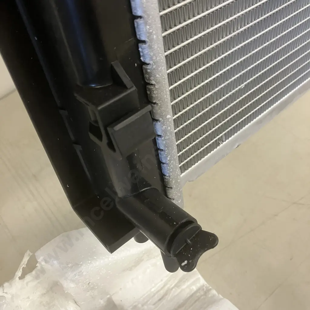 Jayrad Radiator - JR1055V, Suits Commodore VZ V6 08/04 # JR 1055V Image 1++
