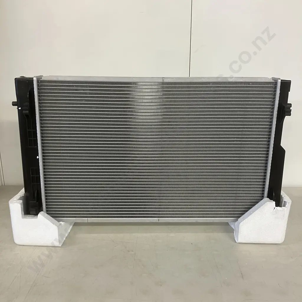 Jayrad Radiator - JR1055V, Suits Commodore VZ V6 08/04 # JR 1055V Image 1++