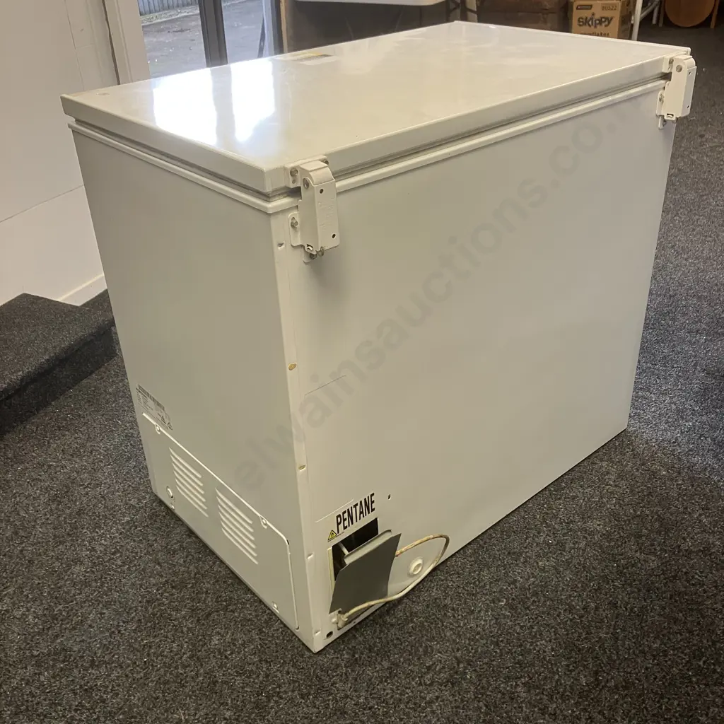 Westinghouse 300 Litre Chest Freezer - White (Model WCM3200WC) Image 1++