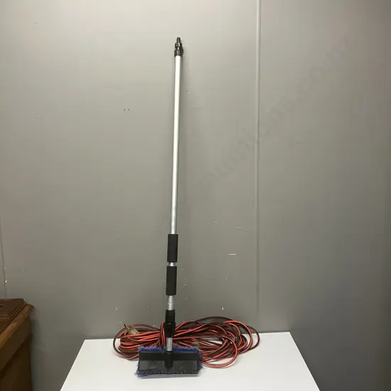 Extension House Wash Brush & Red & Black Power Extension Lead
