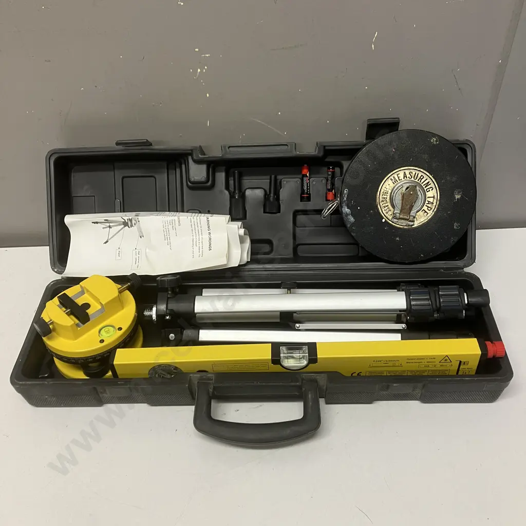 Laser level With Tripod In Case & 30m Fibreglass Measuring Tape Image 1++
