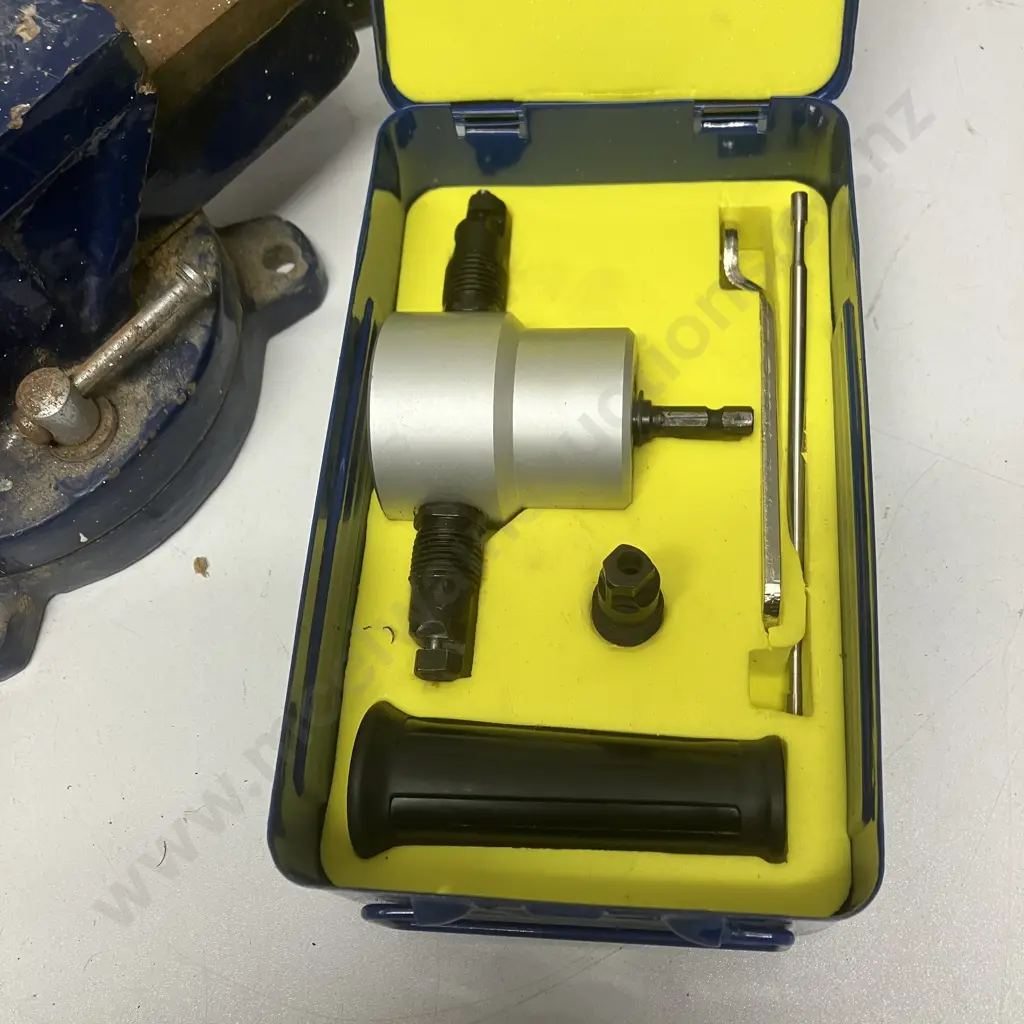 Dynamic Bench Vice & Double-Headed Cutter YT-180A Image 1++