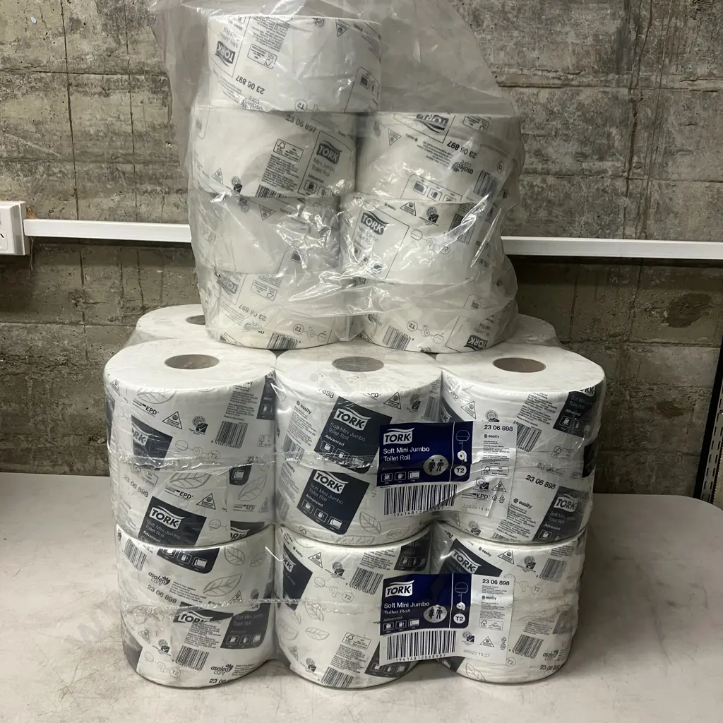 Tork Soft Mini Jumbo Toilet Rolls x 24 With 7 x Mini Jumbo Toilet Rolls Image 1++