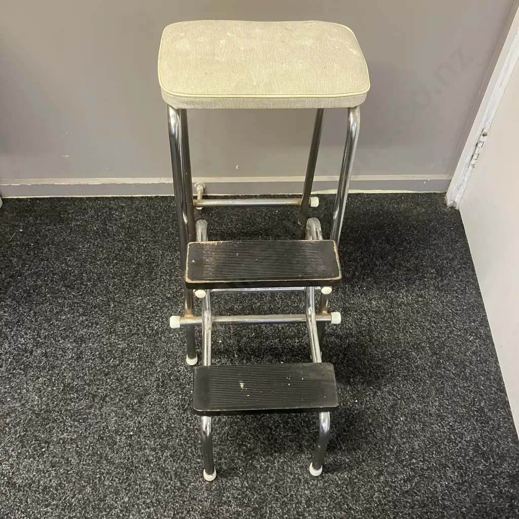 Vintage Kitchen Stepstool Image 1++