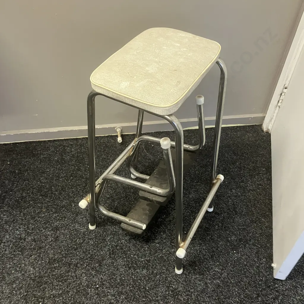 Vintage Kitchen Stepstool Image 1++