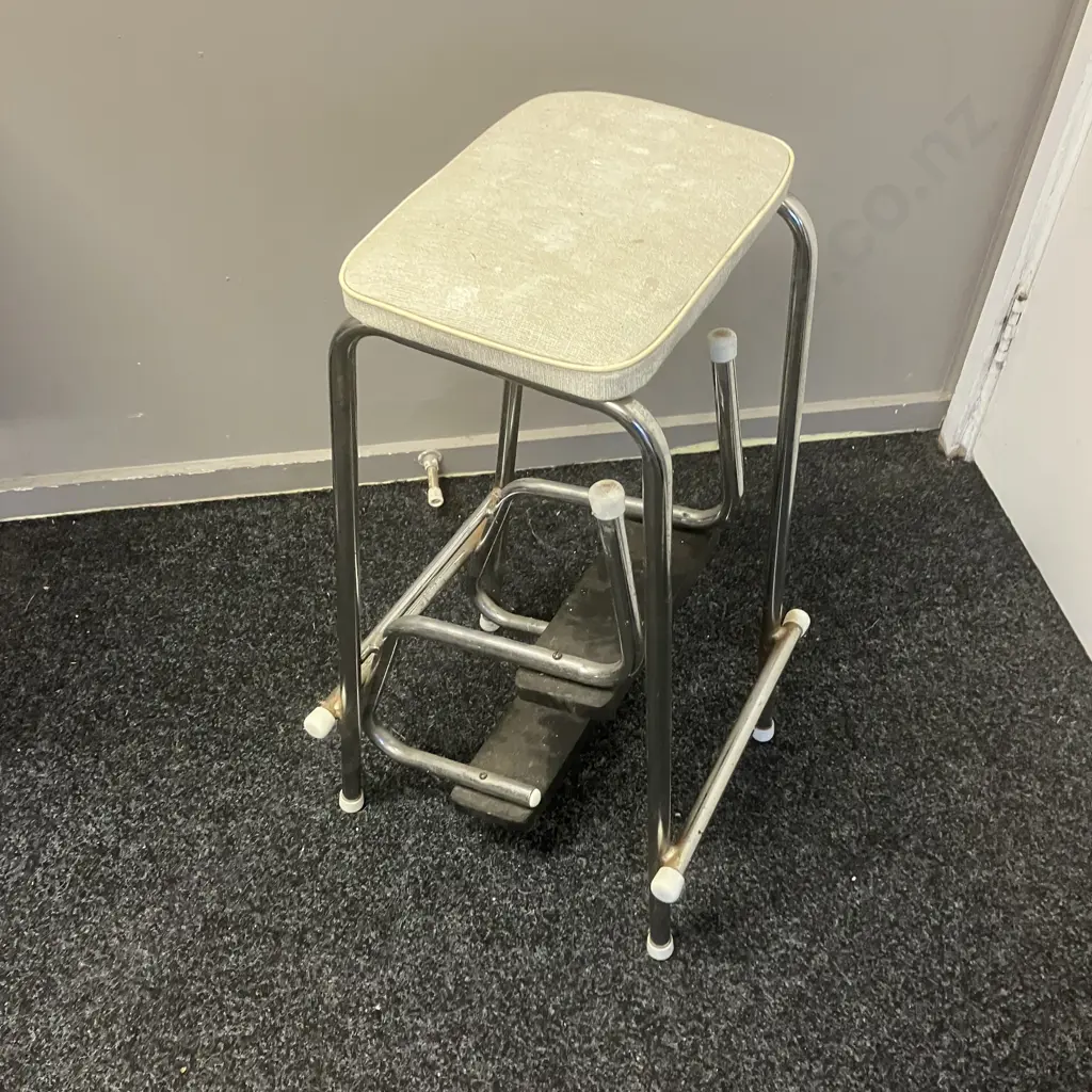 Vintage Kitchen Stepstool Image 1++
