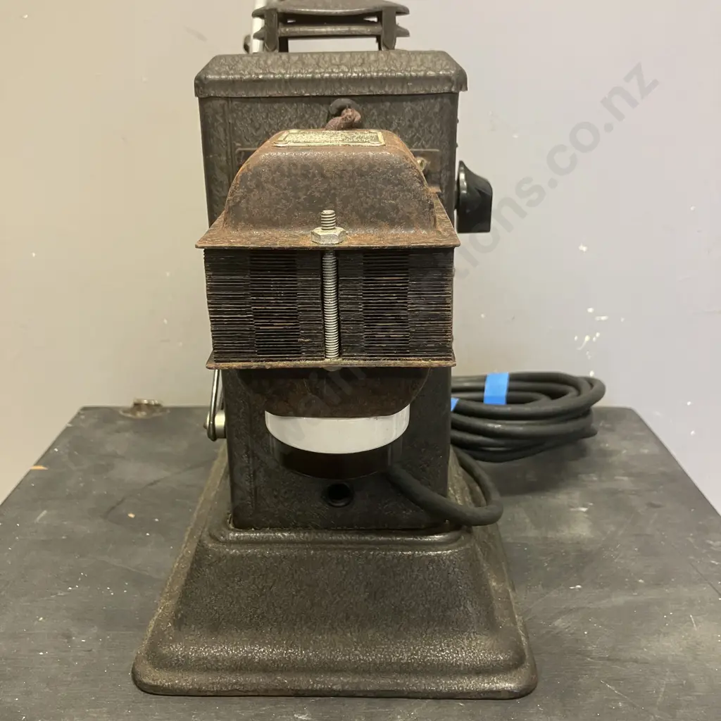 Vintage Keystone Model D-8 Projector In Case (Display Only) Image 1++