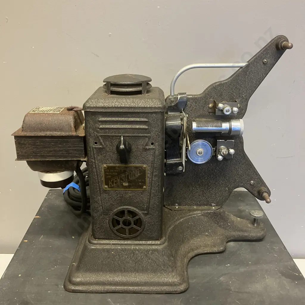 Vintage Keystone Model D-8 Projector In Case (Display Only) Image 1++
