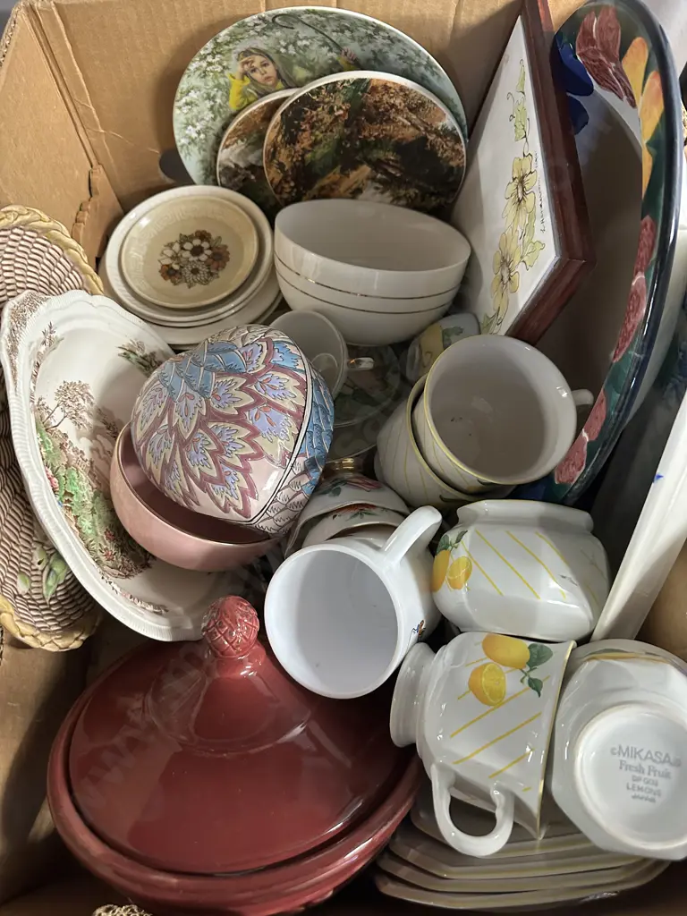 Selection Of China Items Including Mikasa, Lidded Heart Shape Dish Etc  Image 1++