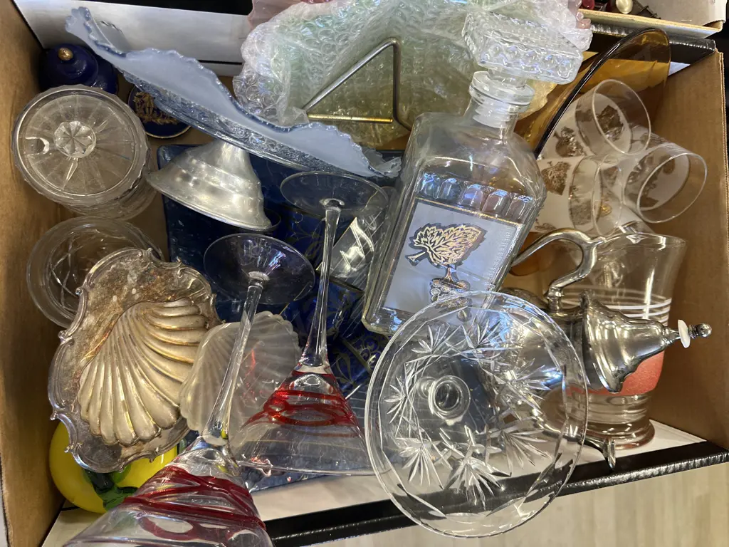 Assorted Crystal & Glass Items Incuding Vintage Drinks Jug, Decanter, Glass Apple  Image 1++