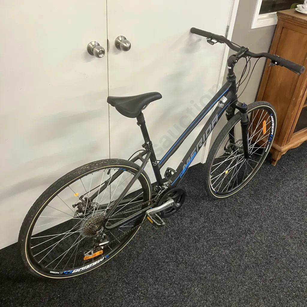 Merida Crossway 20 Ladies Bike - Black / Grey / Blue Colours Image 1++