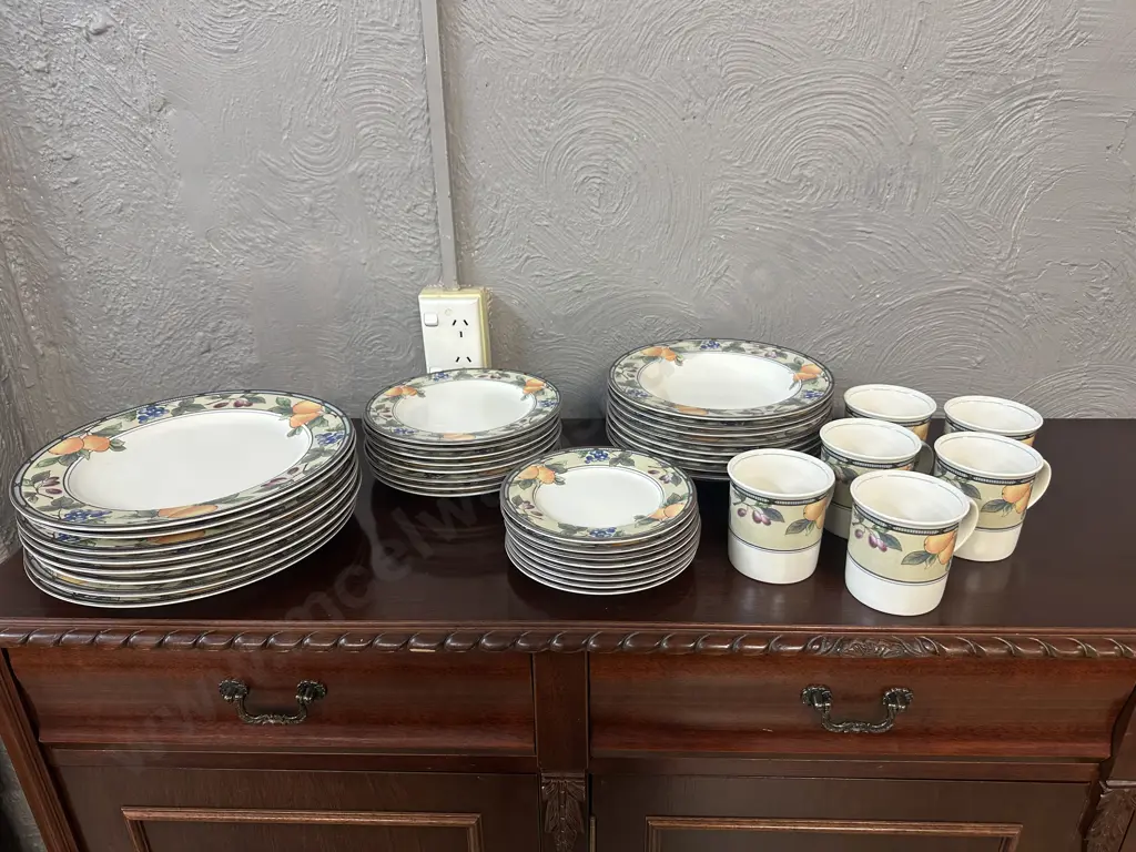 Mikasa Intaglio Garden Harvest Dinner Ware 38 Pieces CAC29 Image 1++