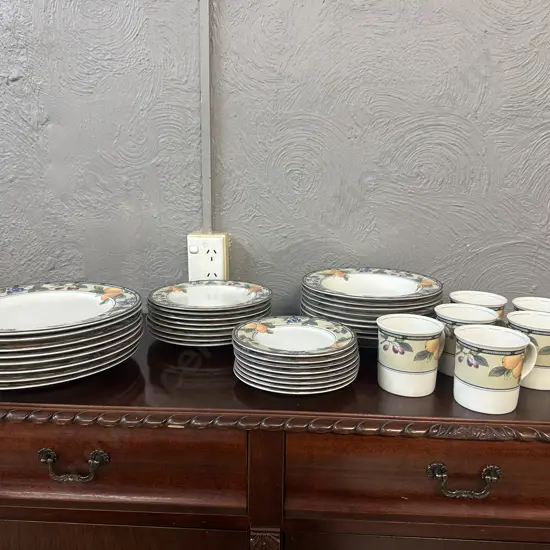 Mikasa Intaglio Garden Harvest Dinner Ware 38 Pieces CAC29