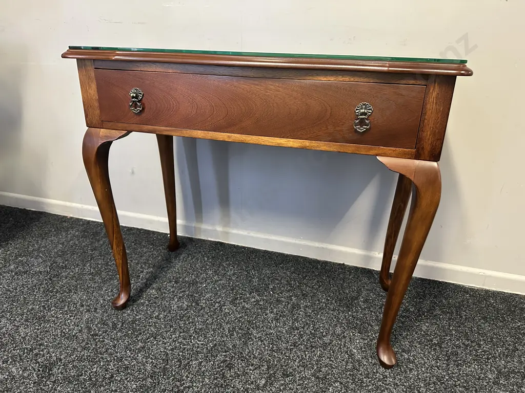 Mahogany Queen Anne Style Console Table Single Drawer, Cabriole Legs, Scalloped With Glass Top H69,W80,D38cm. Image 1++