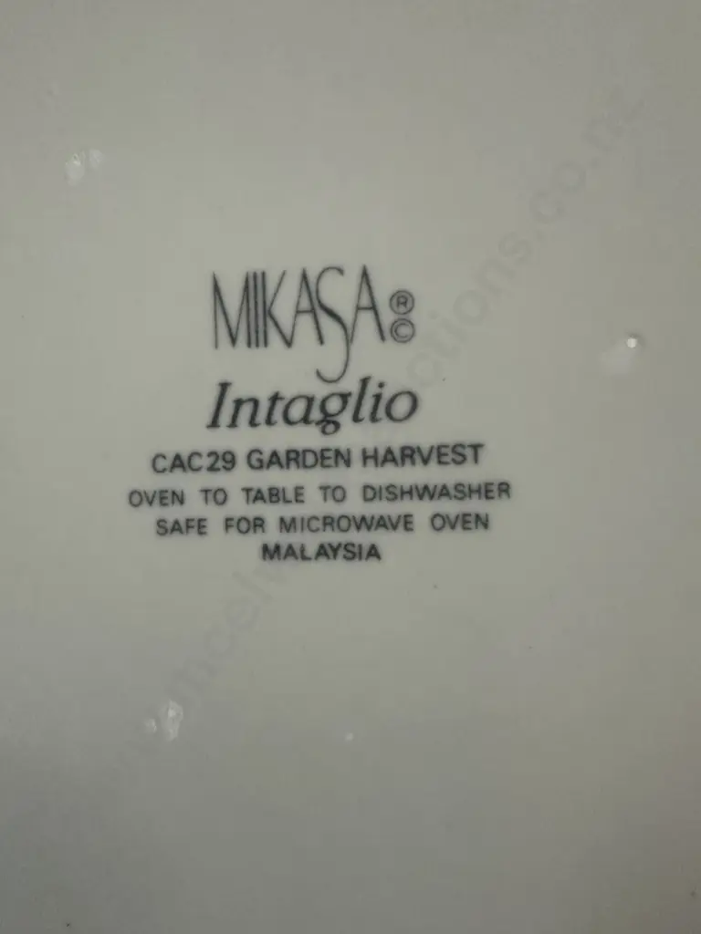 Mikasa Intaglio Garden Harvest Square Serving Dish & Oval Lidded Casserole Dish Image 1++