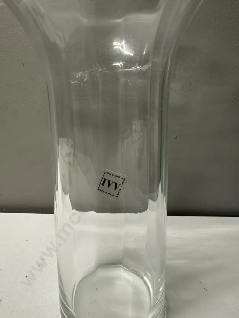 Italian Ivv Hand Blowen Glass Ribbed Design Ruffle Vase H29.5cm. Image 1++