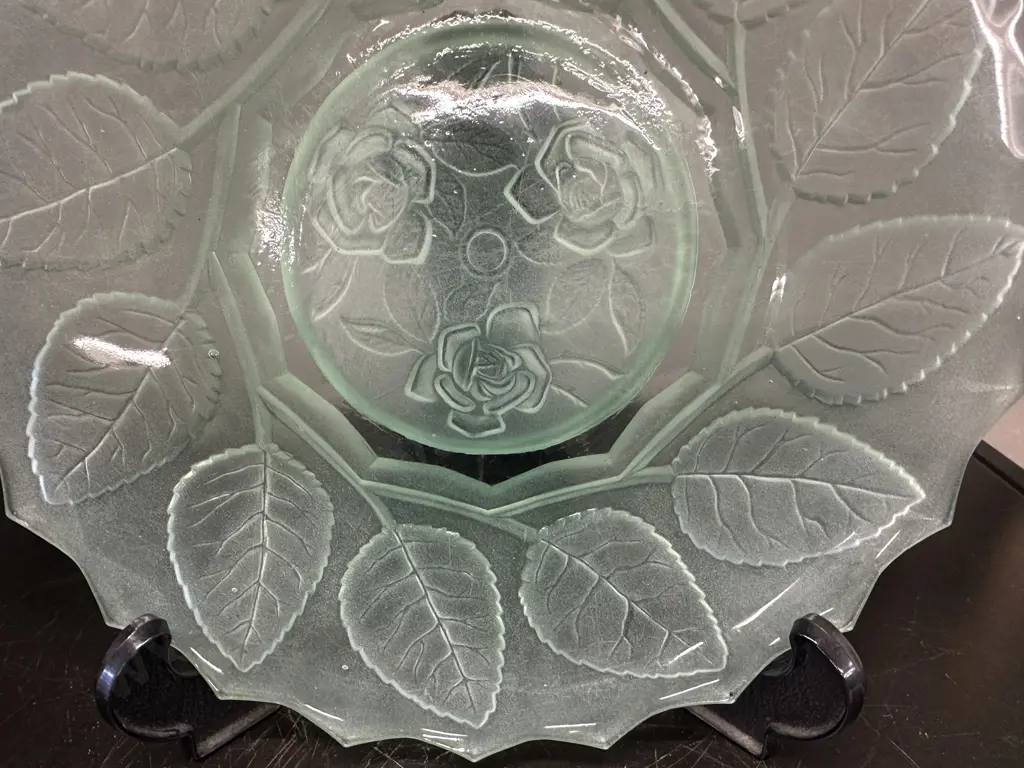 Vintage Art Deco Bagley Frosted Plate Rose & Leaf Design Dia25cm. Image 1++