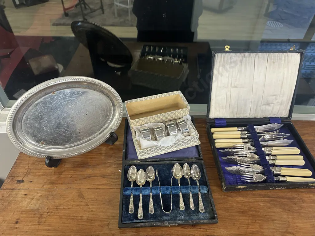 Selection of Fish Cutlery Set, Napkin Rings Etc Image 1++