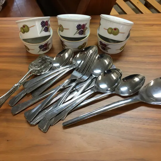 Evesham Royal Worcester Ramekins Shape 40 With Assorted Cutlery