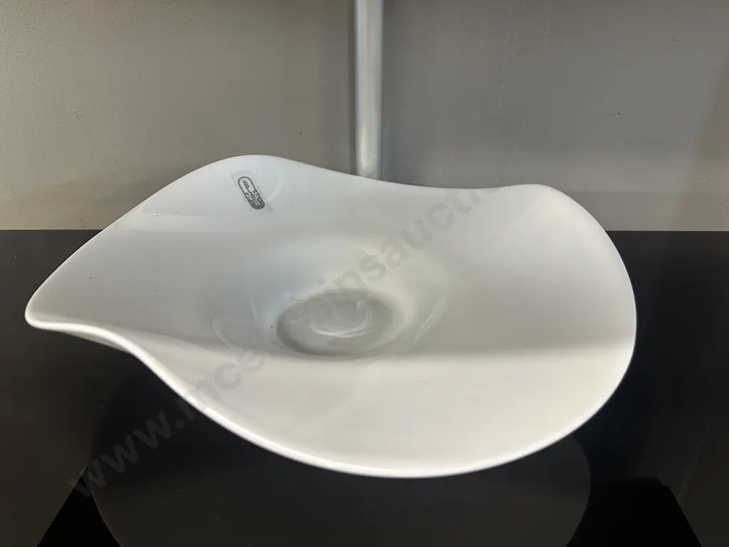 Large 'Splash' White Bowl Dia39cm. Image 1++