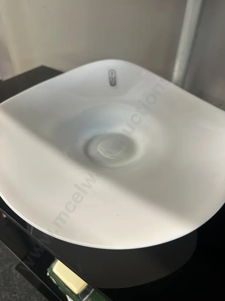 Large 'Splash' White Bowl Dia39cm. Image 1++