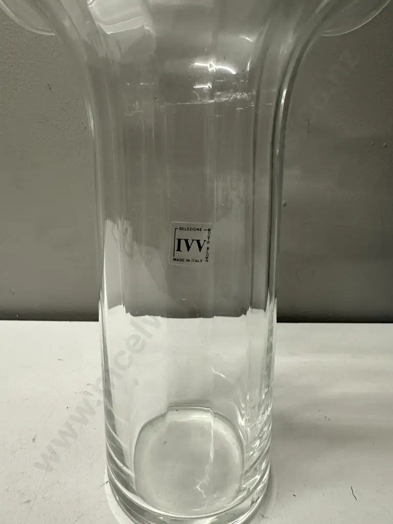 Italian Ivv Hand Blowen Glass Ribbed Design Ruffle Vase H28cm. Image 1++