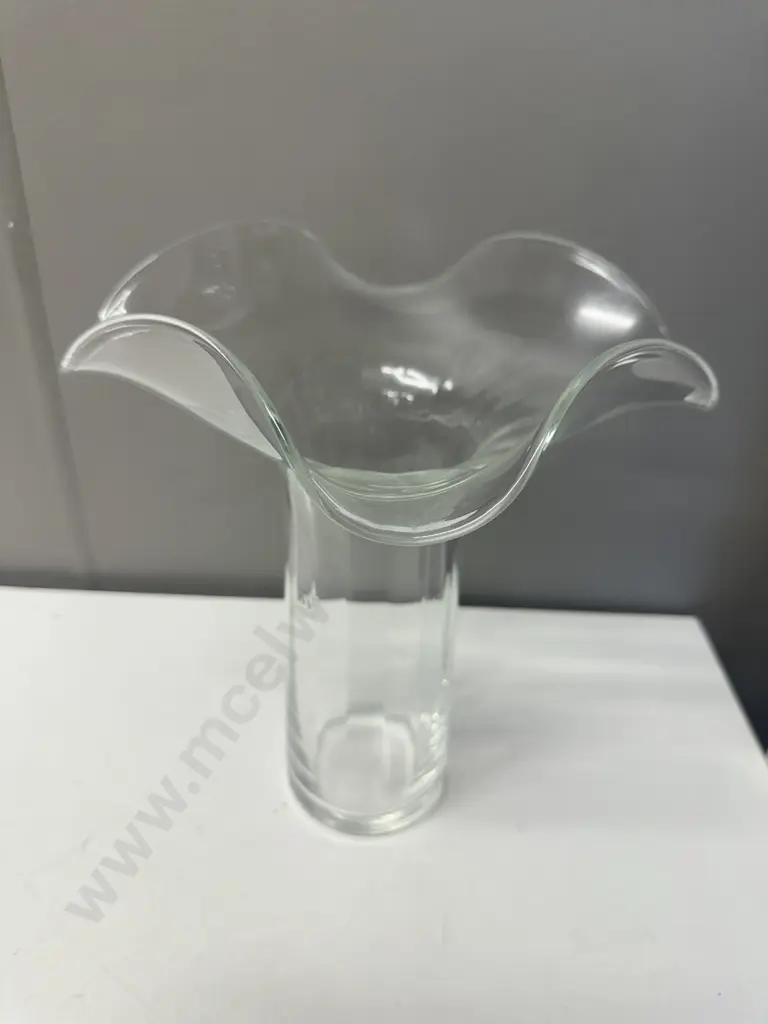 Italian Ivv Hand Blowen Glass Ribbed Design Ruffle Vase H28cm. Image 1++