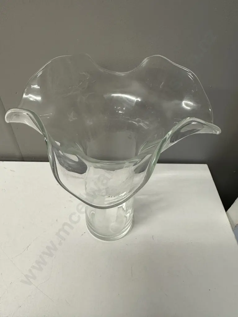 Italian Ivv Hand Blowen Glass Ribbed Design Ruffle Vase H28cm. Image 1++