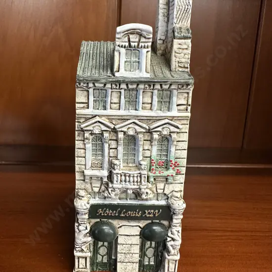 J.Carlton By Dominic Gault Miniature Hand Painted Hotel Louis XIV #218156